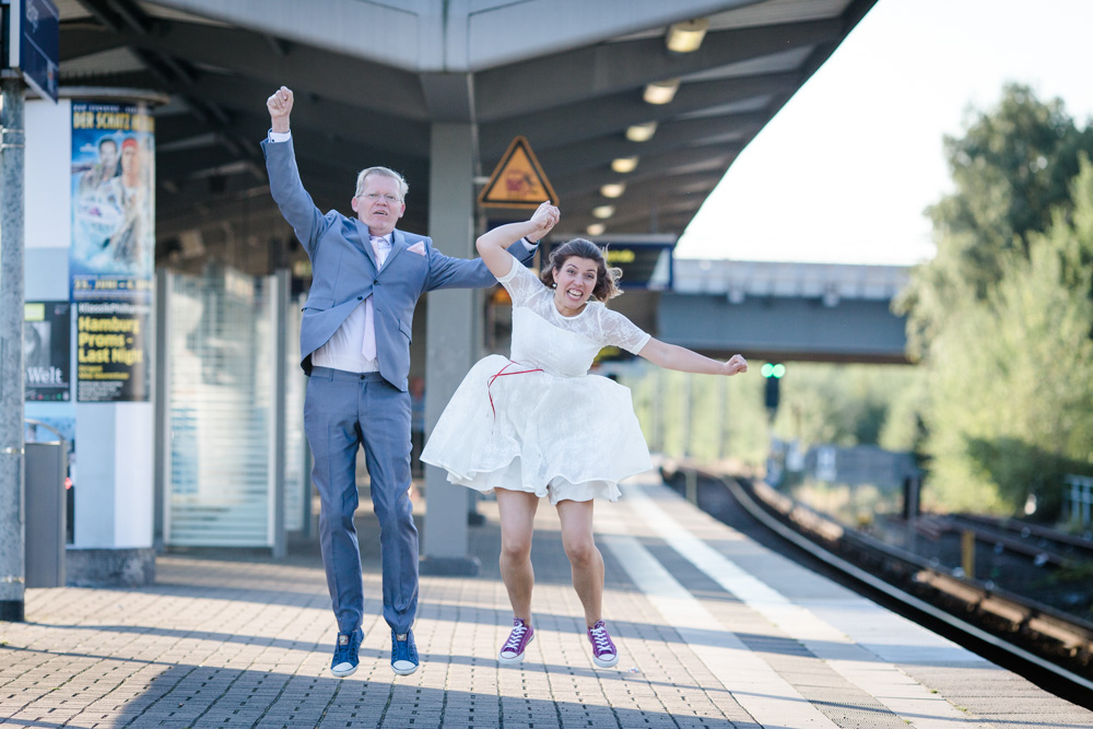 Pre-Wedding-Shooting am S-Bahnhof Stellingen